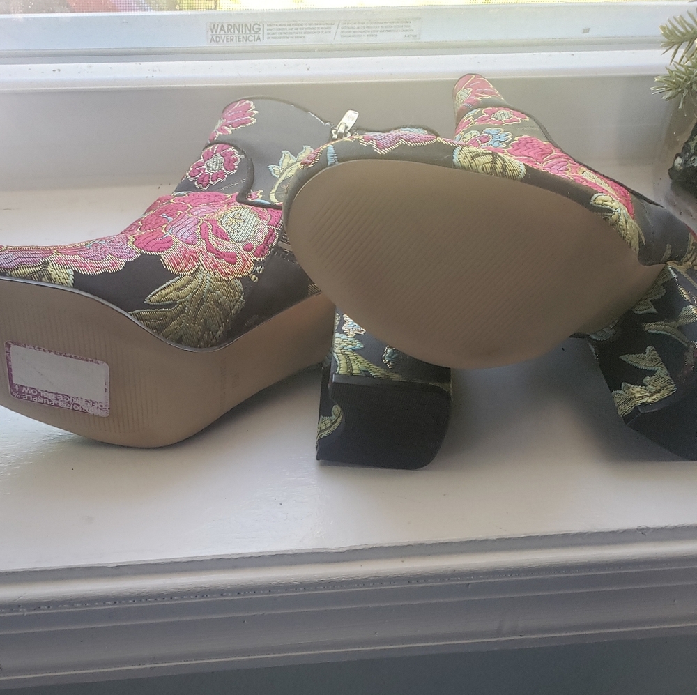 Shoe - Picture 6 of 8